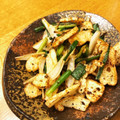 kirka's cooksnap of when they made わけぎと油揚げのオイスター炒め.