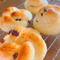 りーとぽん's cooksnap of when they made 基本の丸レーズンパン.
