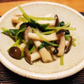 世千たまちゃん's cooksnap of when they made 三つ葉としめじのわさび風味お浸し☆.