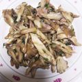 pucyipan's cooksnap of when they made 旨みベーコンで主役＊舞茸の簡単麺つゆ炒め.