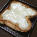 MUJIRUSI☆'s cooksnap of when they made 朝から幸せ♡ハニーモッツァレラトースト♡.