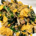 音楽好きのりりー's cooksnap of when they made しめじとほうれん草のいり卵。醤油バターで.