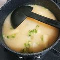 あたりめっこ's cooksnap of when they made 小ネギと油揚げの出汁入り味噌汁.