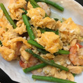 takoyuma's cooksnap of when they made 簡単・グリーンアスパラと海老と卵の塩炒め.