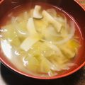Amika62121's cooksnap of when they made 簡単！キャベツとキノコのコンソメスープ♡.