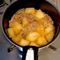 ねここ♂'s cooksnap of when they made 大根と玉ねぎの豚コマ煮.