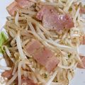 KUUUUUUMIN's cooksnap of when they made 弱火でシャキシャキベーコンもやし炒め.