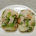 ジョングレ's cooksnap of when they made 鮭と塩昆布と大葉のおにぎり.