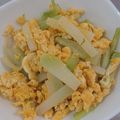 浩次ｗ's cooksnap of when they made ブロッコリーの芯と卵の炒め物.