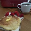 肉とか肉とか's cooksnap of when they made もちふわ♡お餅で苺大福風ホットケーキ.