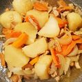 クックV6C8HU☆'s cooksnap of when they made 新じゃがいもと新玉ねぎのそぼろ煮.
