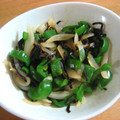 makoto♪'s cooksnap of when they made ささっと一品☆ピーマン炒め　塩昆布味　　.