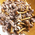 そのパン's cooksnap of when they made 株とりなめこと豚肉の塩バター炒め♡.