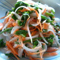 そらりんぽん's cooksnap of when they made 法蓮草と新玉葱と人参、ツナで和えただけ♬.