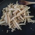 レイディー００００１'s cooksnap of when they made 生姜香る♪大根とひき肉のナンプラー炒め.