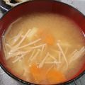 とまとちゃん★'s cooksnap of when they made ❁じゃが芋とエノキ茸の味噌汁❁.