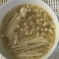 ma___111's cooksnap of when they made ベーコンと玉ねぎとえのきのコンソメスープ.