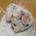北京パンダ's cooksnap of when they made Wごま♪鮭フレークのしっかり味おにぎり♡.