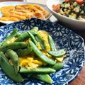 Superlittleboo's cooksnap of when they made 卵とスナップえんどうの炒め物.