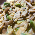 駆け出しCook's cooksnap of when they made アボカドとしめじの甘辛卵とじ.