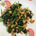 なつきよう's cooksnap of when they made ラディッシュの葉とナッツとじゃこの炒め物.