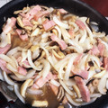 HUHU♡0707's cooksnap of when they made 玉ねぎとベーコンエリンギの炒め物.