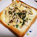 hitomi♪＊'s cooksnap of when they made ネギ塩キノコのクリームチーズトースト.