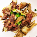 kzsugiura's cooksnap of when they made 【簡単・おつまみ】砂肝と舞茸にんにく炒め.