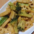 ナーちゃん's cooksnap of when they made 蓮根とブロッコリーのカレー味噌炒め.