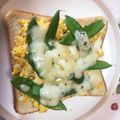 猫のミイヤ's cooksnap of when they made エンドウと卵とチーズの春色トースト♬.