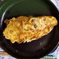 家系大好き's cooksnap of when they made 舞茸とベーコンのチーズ入りオムレツ.