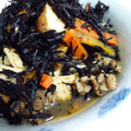 とーみママ's cooksnap of when they made 母の味、ひじきと油揚げの煮付け　(^^).