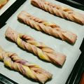 もにまる親方's cooksnap of when they made おっと！ビックリ～折り込みシートのためのパン生地♪.