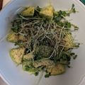 saruwat's cooksnap of when they made 水菜とアボカド、ヘンプナッツのサラダ♡.