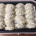 わんた♪'s cooksnap of when they made ホットプレートで簡単餃子♪.
