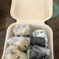 ママみみ's cooksnap of when they made お花見弁当に！ わかめと豆苗のおむすび.