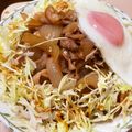うちのマメ太郎's cooksnap of when they made 春＊新玉葱と春キャベツのキムチ豚肉丼.