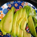 yupi☆★'s cooksnap of when they made 手もまな板も汚さない☆アボガドの切り方.