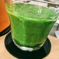 さゅりーん's cooksnap of when they made 小松菜、大葉、バナナ、キウイのスムージー.