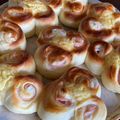 ポルみぃ✩'s cooksnap of when they made おかずパン＊ハムチーズ.