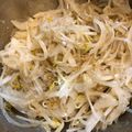 おが氏's cooksnap of when they made 抱えてたべたい♪新玉ねぎとモヤシのナムル.