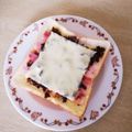 take♪aki♪'s cooksnap of when they made おかか昆布ベーコンチーズトースト.