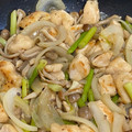 ☆桜堂's cooksnap of when they made にんにくの芽を使った！鶏肉と茸の炒め物！.
