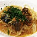 Marakaki's cooksnap of when they made 鯖味噌煮缶とマロニーの生姜風味煮.