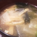 sugarbeast's cooksnap of when they made 一人暮らしʕ·ᴥ·ʔ大根と油揚げの味噌汁.