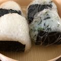ママみみ's cooksnap of when they made お花見弁当に！ わかめと豆苗のおむすび.