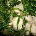 WASA0308's cooksnap of when they made 柔らか鶏胸肉と春菊のガーリック炒め.