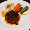 annie718☆'s cooksnap of when they made シロさんの簡単煮込みハンバーグ.