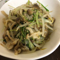 ももの父's cooksnap of when they made 簡単☆豆苗としめじともやしのわかめナムル.