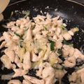 クックGVN5B1☆'s cooksnap of when they made 卵白でしっとり柔らか鶏むね肉と長葱塩炒め.